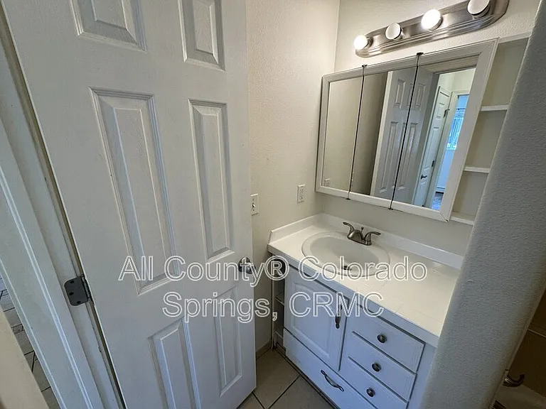 5030 El Camino Dr #8 — Photo 16