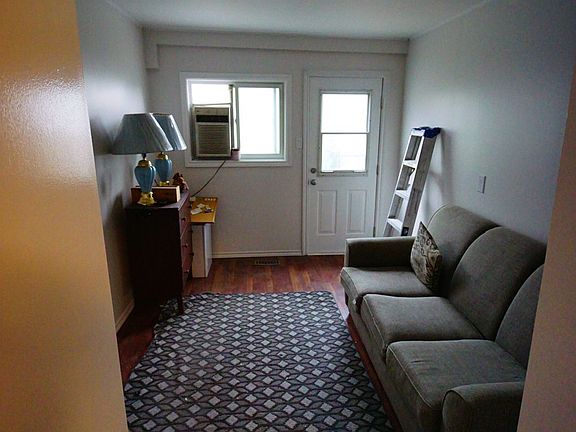 4th image of 122 Eccles St S