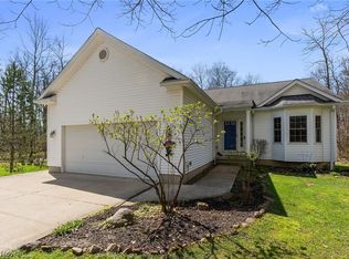 13360 Green Dr, Chesterland, OH