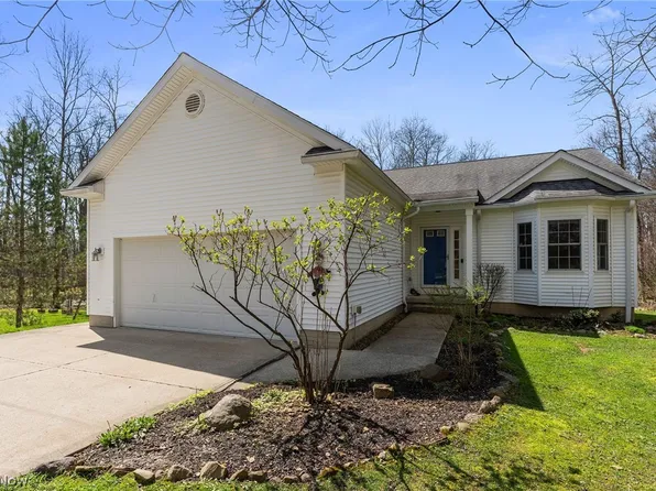 13360 Green Dr, Chesterland, OH 44026