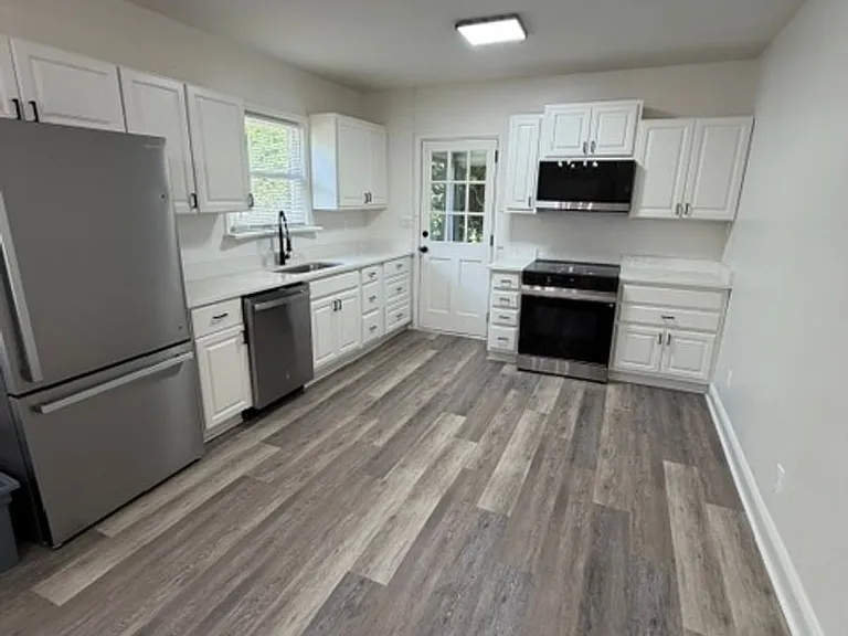 905 Riverside Dr — Photo 7