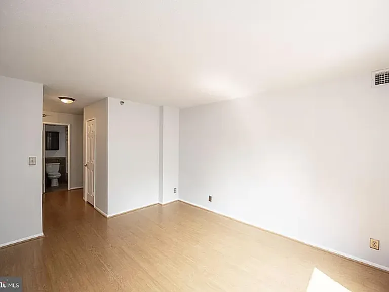 900 N Stafford St #905 — Photo 23