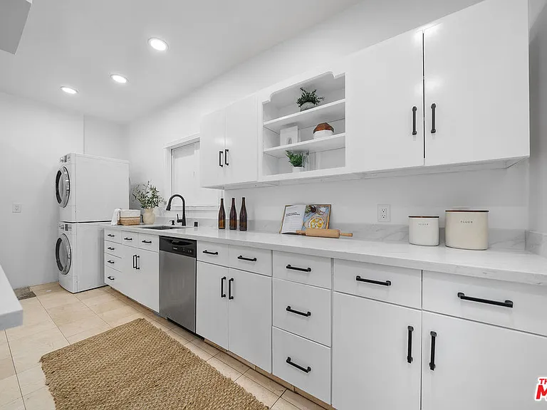 320 Westminster Ave — Photo 28