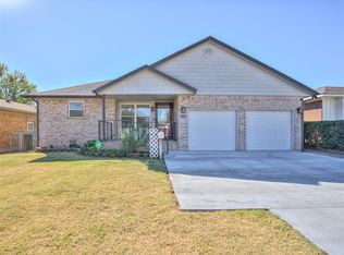 6116 SE 11th St, Midwest City, OK 73110