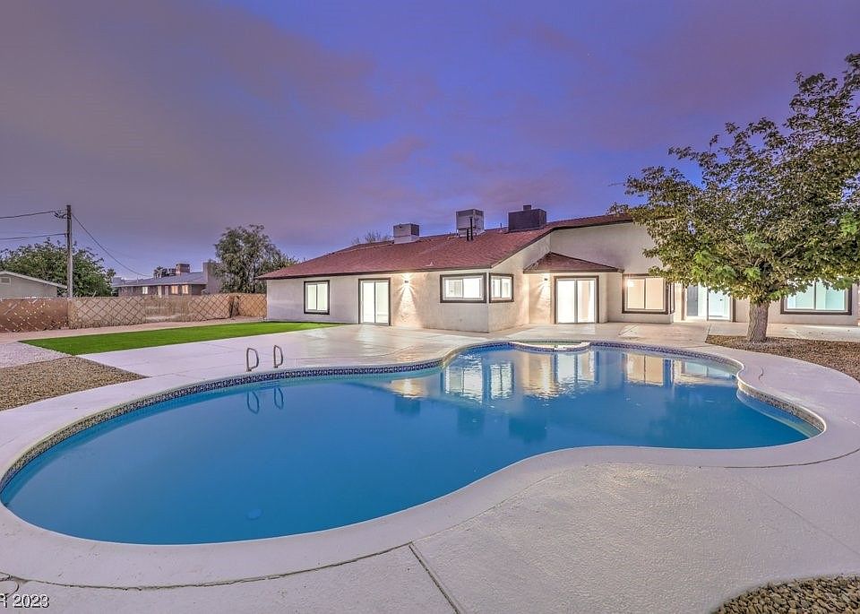 1st image of 1400 N Tonopah Dr