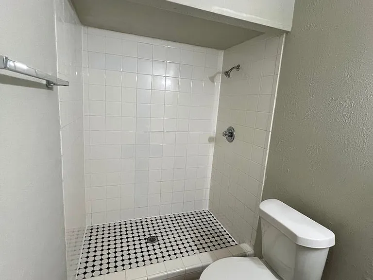 17626 Bullis Gap Dr — Photo 10