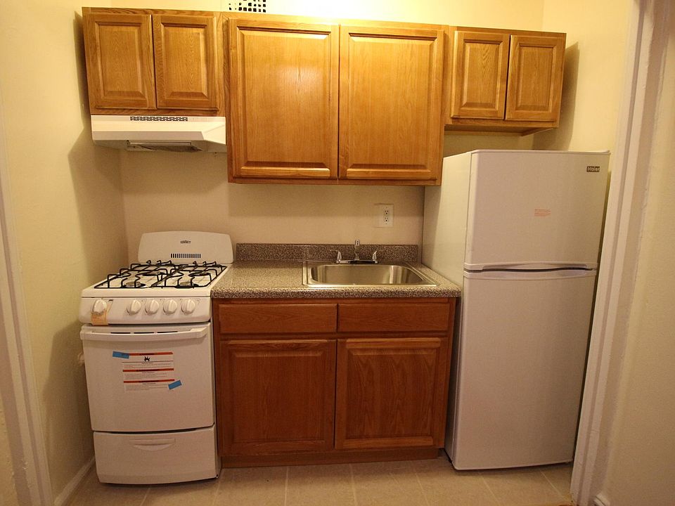 2nd image of 2707 Creston Ave APT 2D