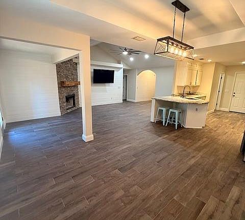 2nd image of 1276 Laura Ln
