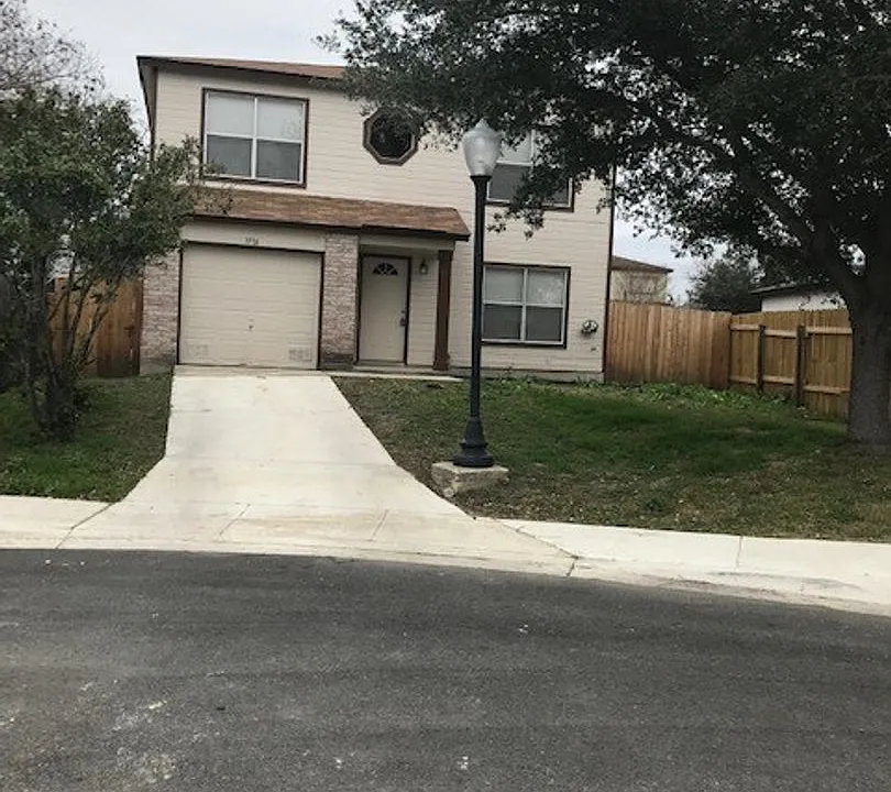 3716 Candlebrook Ln