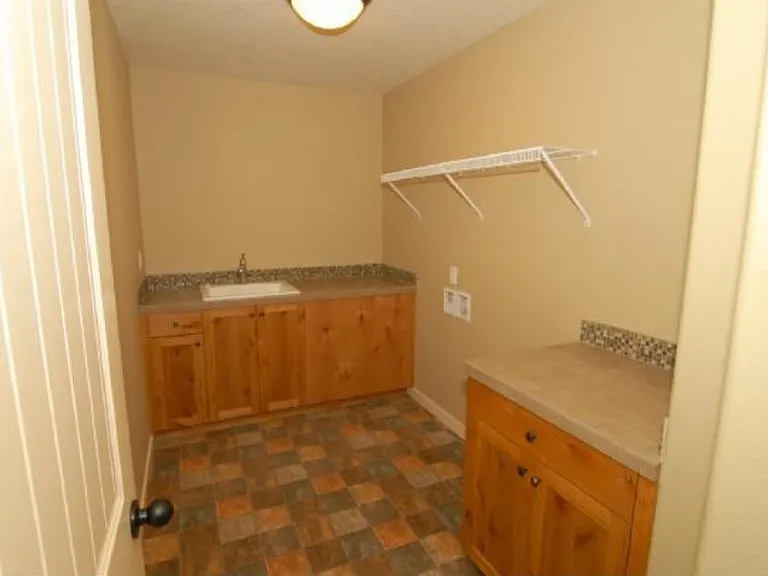 8125 SW 174th Ter — Photo 13