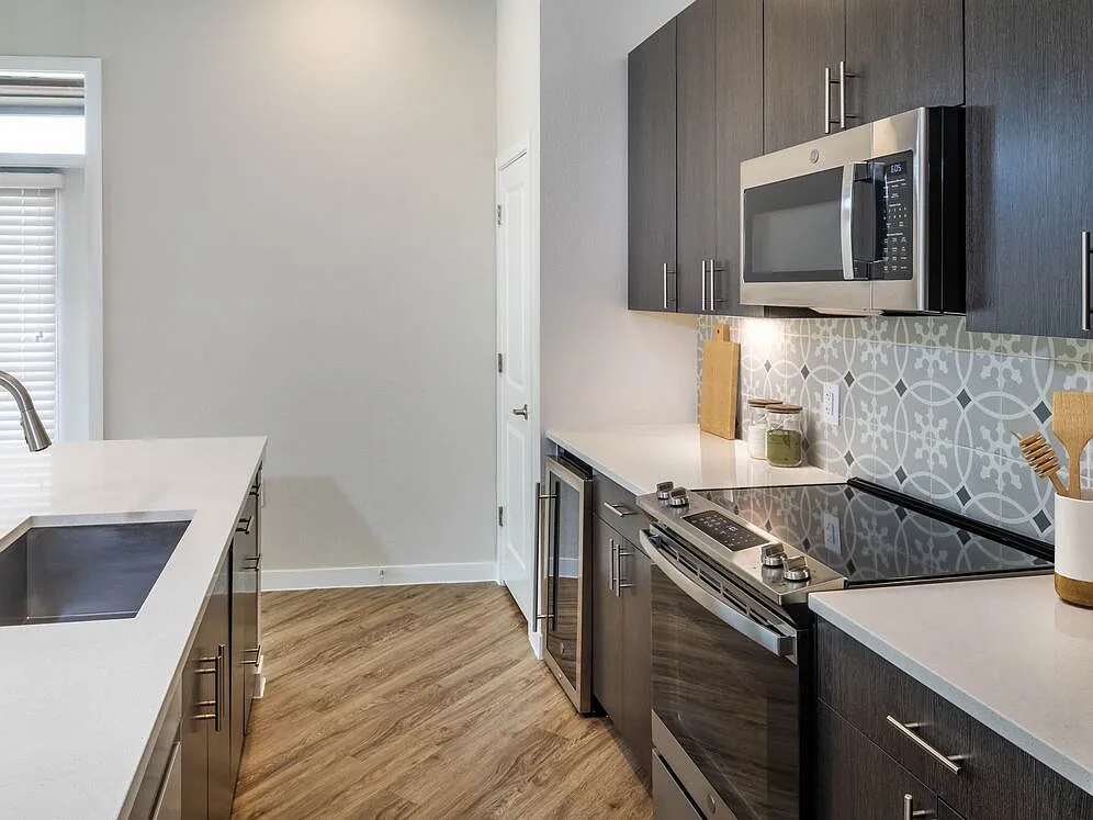 Avalon Townhome Collection Bee Cave — Photo 2