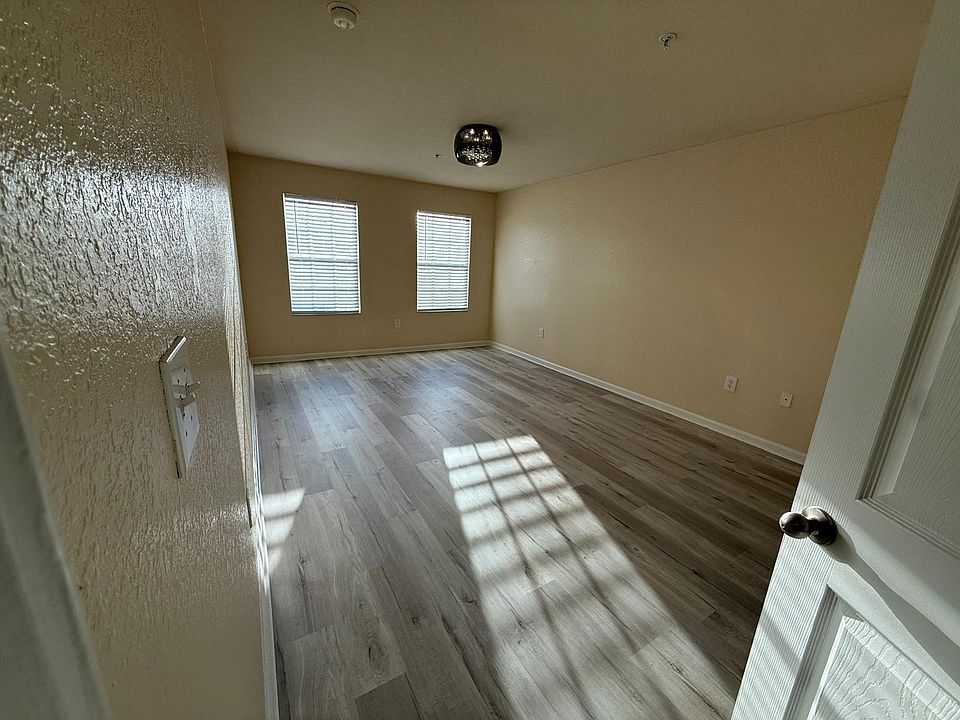 1st image of 3071 Ashland Ln N