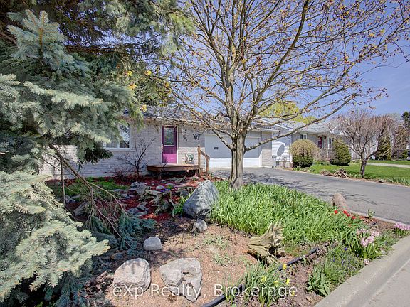 3rd image of 685 Reserve Ave S