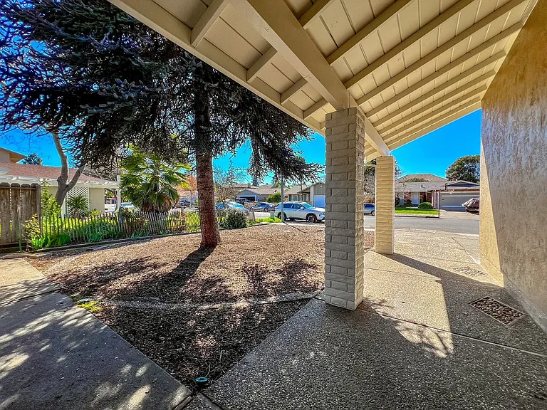 4412 Moffitt Dr — Photo 2
