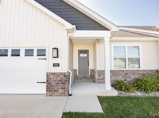 806 Applewood Creek Dr, Fairview Heights, IL 62208
