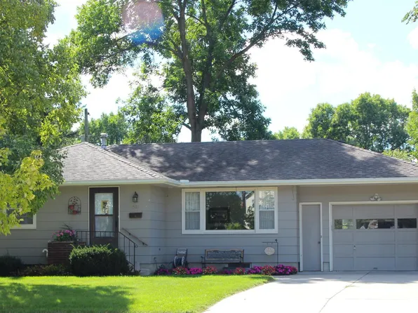 512 Woodley St E, Northfield, MN 55057