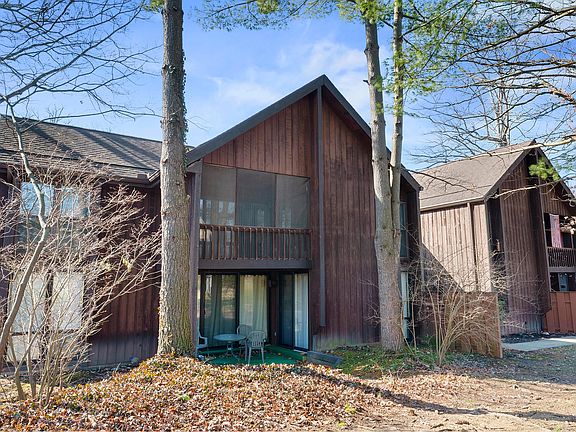 2nd image of 5096 Strawpocket Ln #6