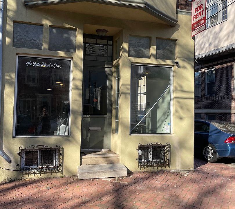1st image of 934 E Moyamensing Ave Floor 1