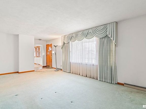 5th image of 13 Knollwood Dr