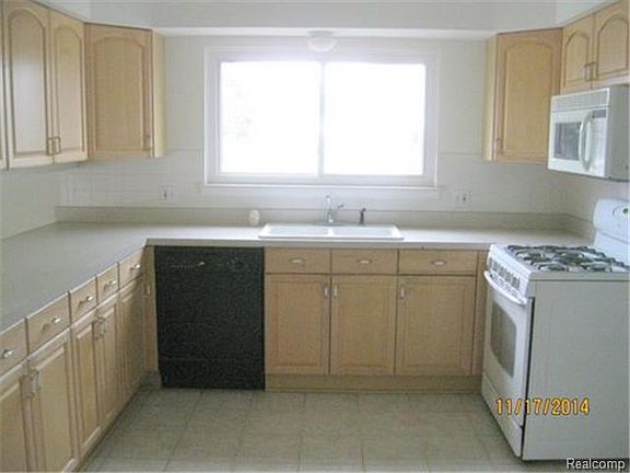 3rd image of 7208 Emerson Dr