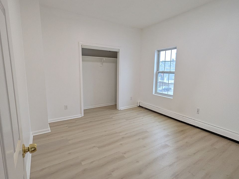 1st image of 17 Grand St #2