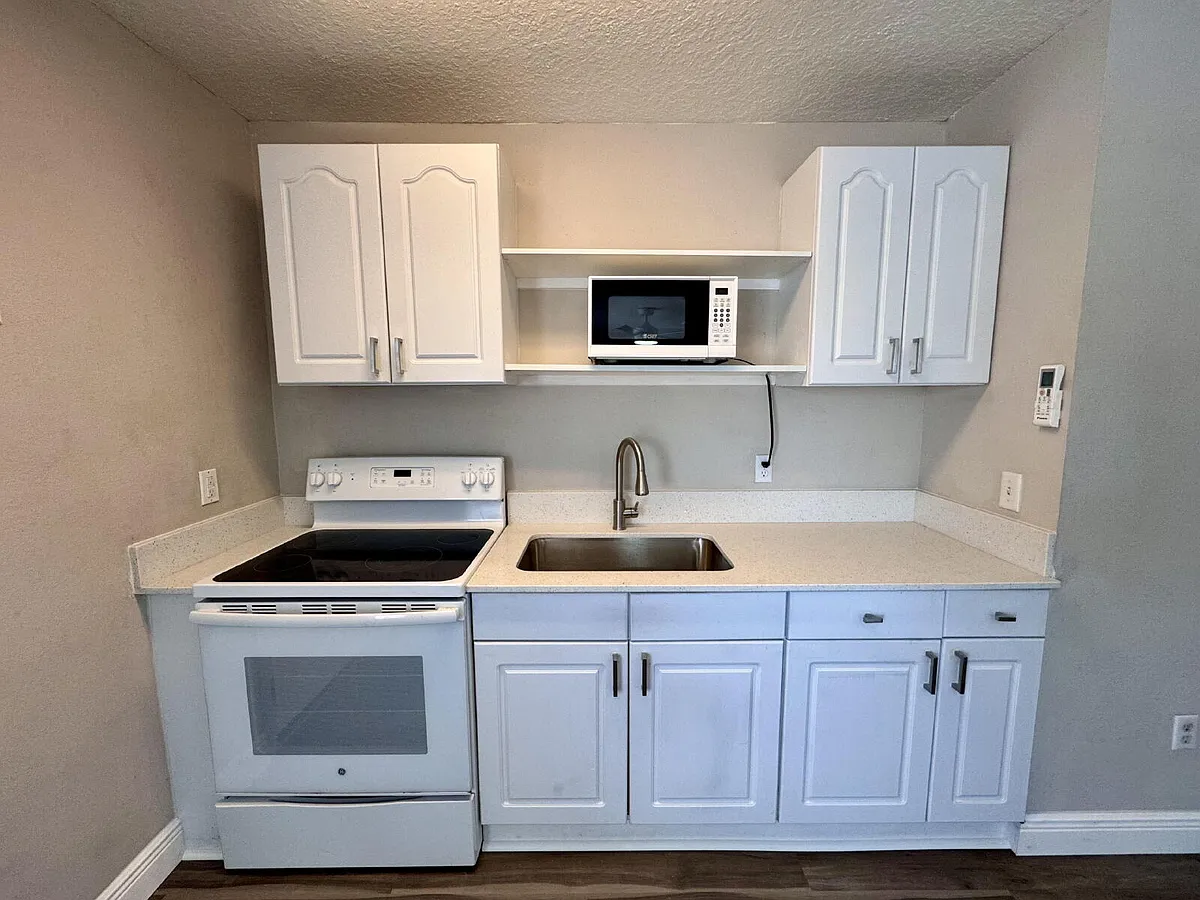 Building Photo - 824 Washington Palm Loop #B