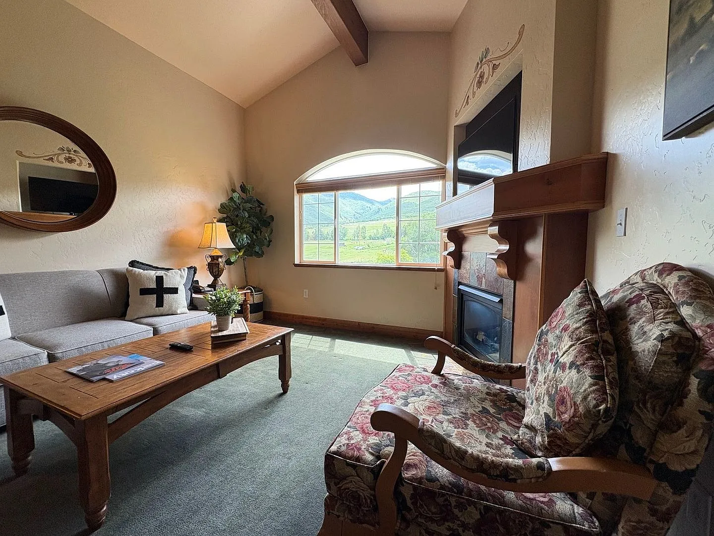 Top-Floor Mountainside Zermatt Villa Fully Furnished All Utilities Included — Photo 2