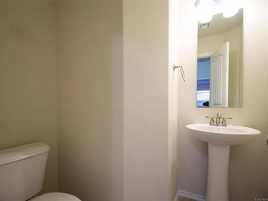 10427 S James St — Photo 11