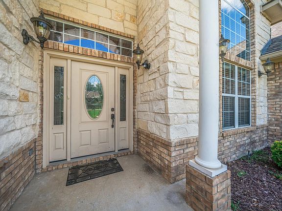 2nd image of 110 Kayla Ln