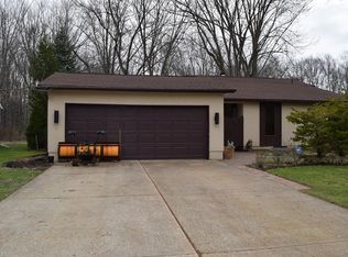 10653 Indian Hollow Rd, Elyria, OH 44035