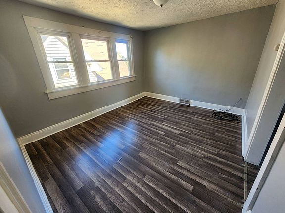5th image of 942 Eddy Rd #3