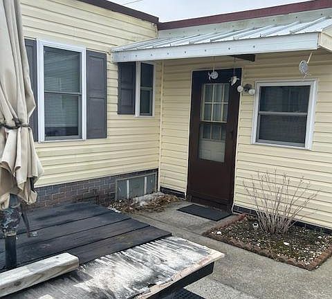 5th image of 9916 Golf Course Rd #61