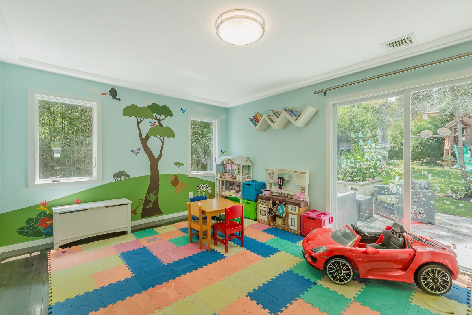 BEDROOM BEING USED AS BEDROOM