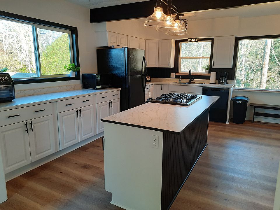 1st image of 1039 NE Grant St #1039