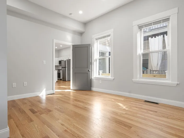 531 E 5th St #1A — Photo 7