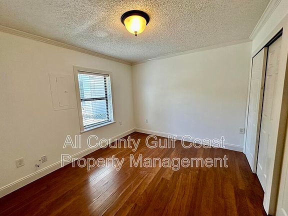 5th image of 1612 53rd Avenue Dr E