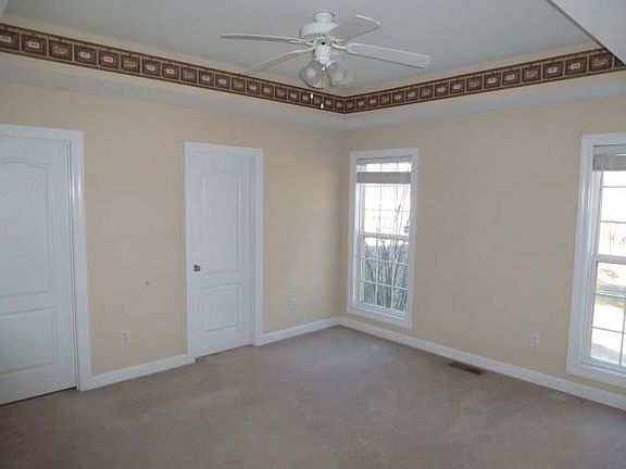5th image of 210 Sunnycrest Dr