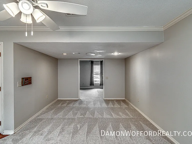 1435 Roxbury Ct — Photo 17