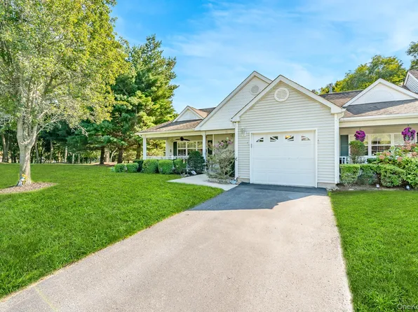 201 Pebble Beach Path, Riverhead, NY 11901