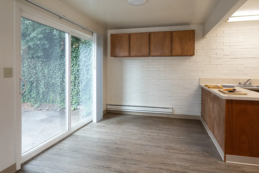 Kingway Apartments — Photo 4