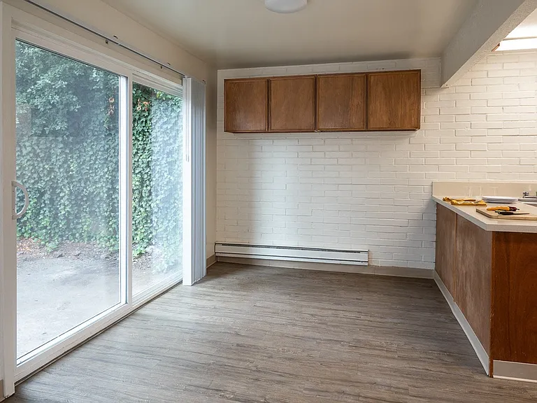 Kingway Apartments — Photo 4