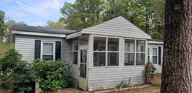 1st image of 403 Pipers Woods Dr