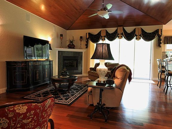 4th image of 8435 SE 12th Ct