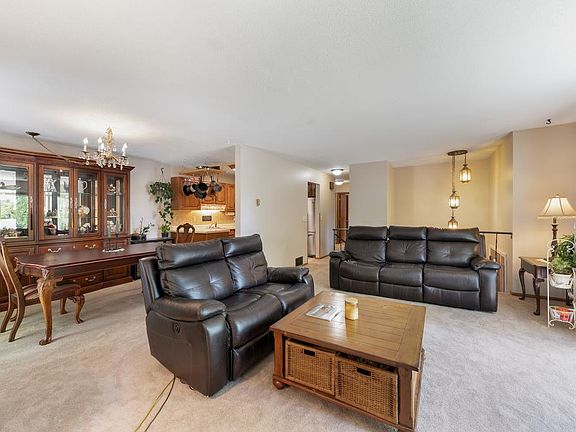 4th image of 321 Wildwood Dr