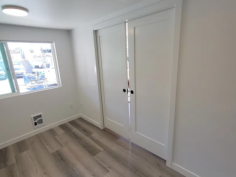 148 W Canada #C — Photo 11