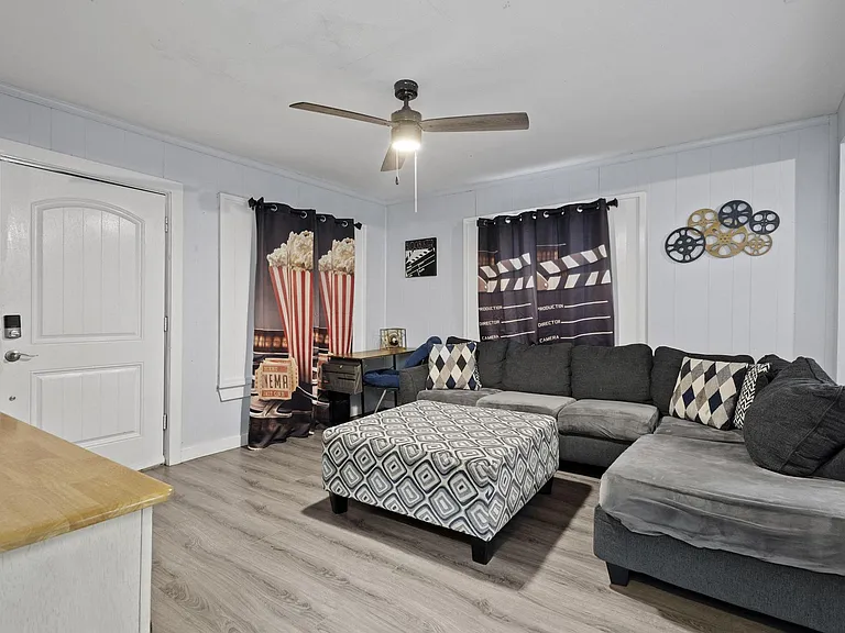724 E Woodard St — Photo 30