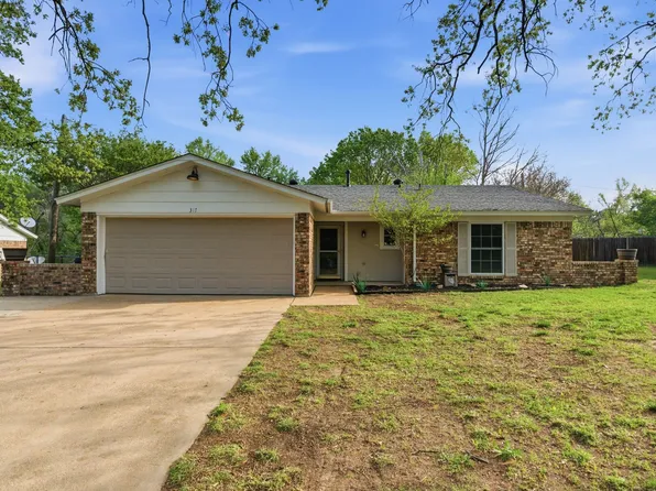 317 Glenhaven Dr, Azle, TX 76020