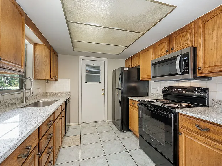608 E Sacre Coeur Dr — Photo 4
