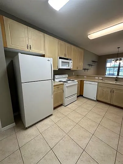 14732 Sutherland Ave — Photo 7