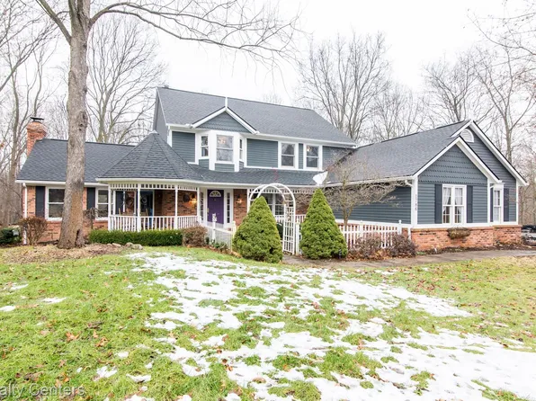 1786 Hidden Valley Dr, Milford, MI 48380